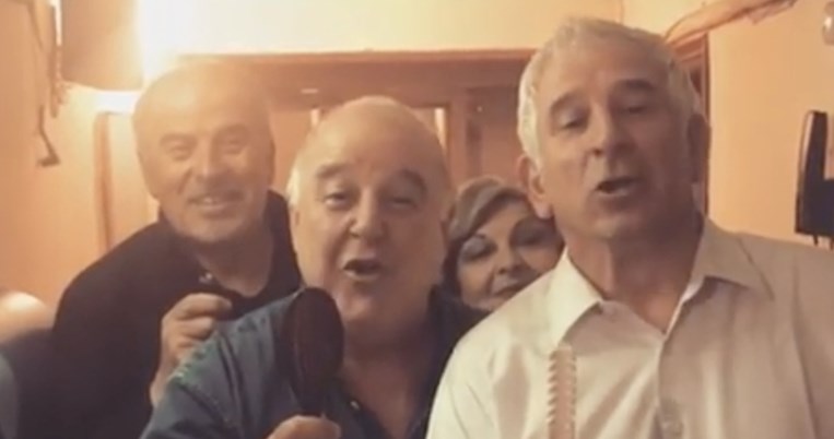 «Αυτό, μάλιστα!»: Φιλιππίδης και Χαϊκάλης σατιρίζουν τη διαφήμιση του Γαϊτάνου και γίνονται viral
