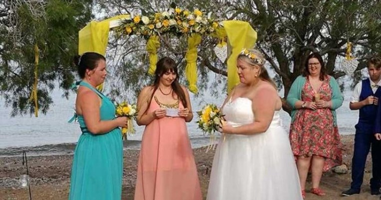 Δύο γυναίκες από τη Βρετανία επέλεξαν την Κρήτη για να κάνουν το γάμο τους