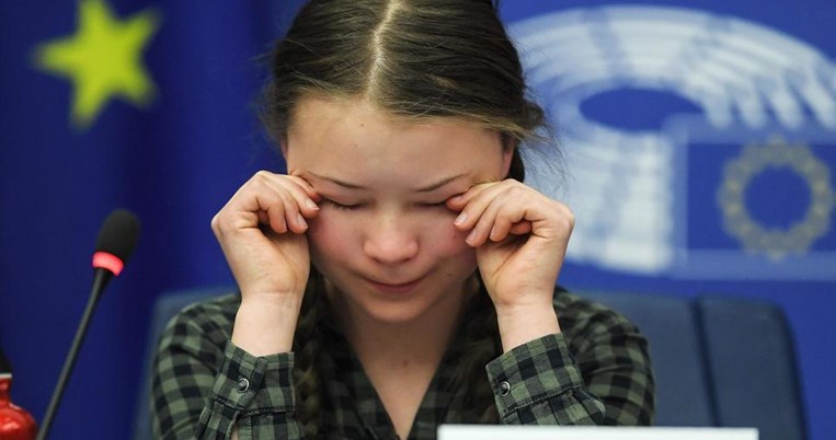 «Το σπίτι μας καταρρέει». Η 16χρονη που διεκδικεί Νόμπελ Ειρήνης μιλάει στο Ευρωκοινοβούλιο 