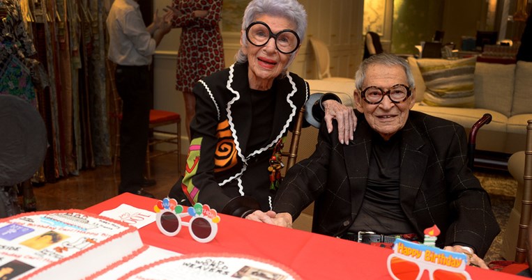 70 χρόνια μαζί. Τα μυστικά της καθόλου βαρετής ιστορίας αγάπης της Άιρις Άπφελ και του συζύγου της