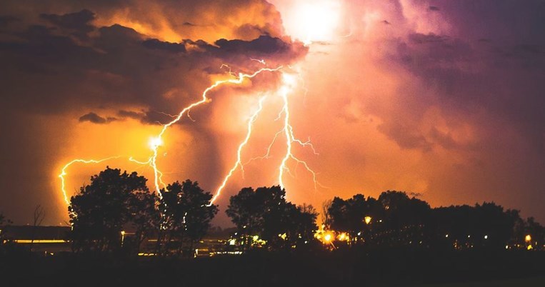 Πώς θα προστατευτούμε από τους κεραυνούς: Δεύτερη αιτία θανάτου παγκοσμίως από καιρικά φαινόμενα