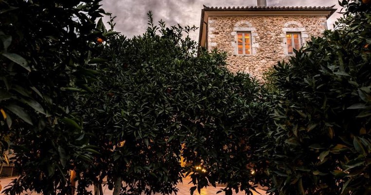 Ένας πανέμορφος ξενώνας στη σκιά του Ταΰγετου φαντάζει ιδανικός προορισμός της άνοιξης 