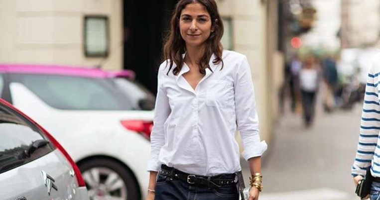 Τζιν και λευκό πουκάμισο ή λευκό T-Shirt: Το ανυπέρβλητο ντύσιμο για τη γυναίκα άνω των 40