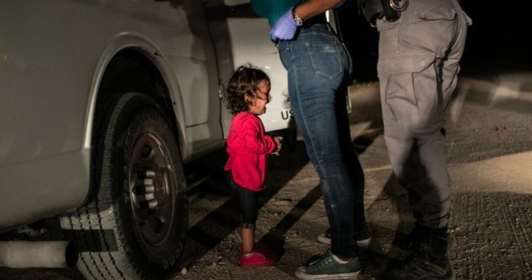 Η φωτογραφία της χρονιάς σύμφωνα με το World Press Photo απαθανατίζει το νέο είδος ψυχολογικής βίας 