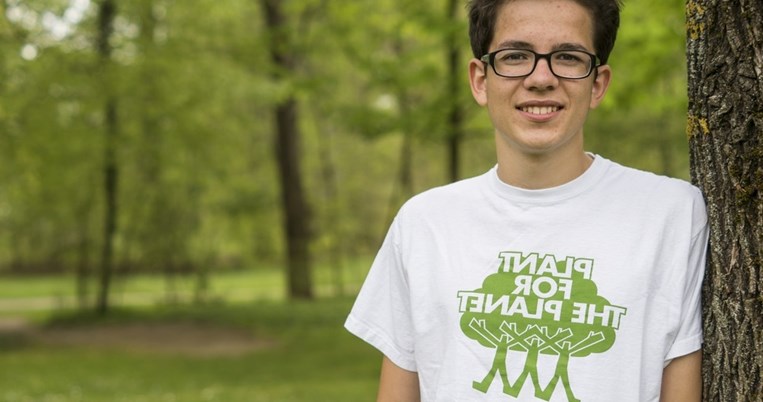 Ο έφηβος που έχει βάλει στόχο να φυτέψει ένα τρισεκατομμύριο δέντρα σε όλο τον κόσμο