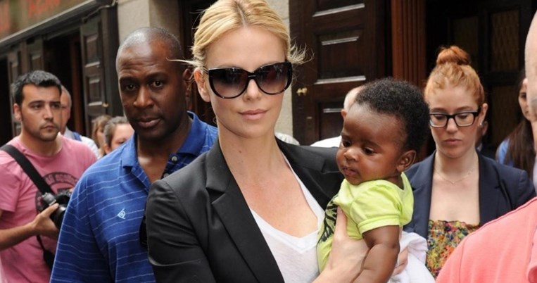 «Είναι δική μου επιλογή». O πραγματικός λόγος που η Σαρλίζ Θερόν δεν θέλει να παντρευτεί