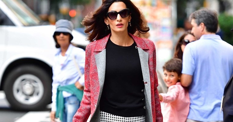 Mόλις δοκίμασα το αγαπημένο προϊόν μακιγιάζ της Αμάλ Αλαμουντίν και καταλάβα γιατί το λατρεύει