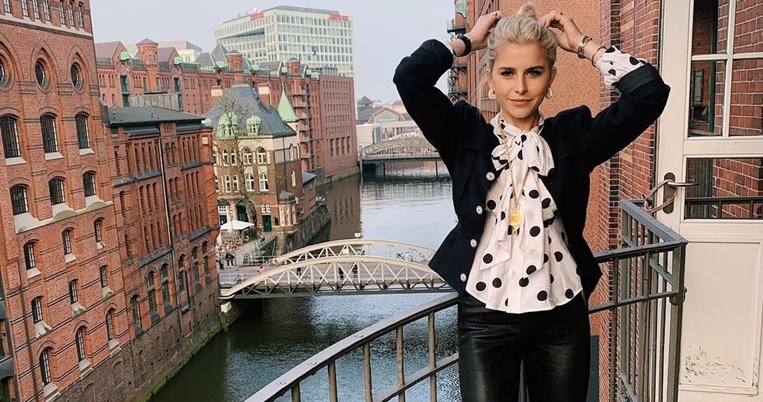 Οι στιλίστριες προειδοποιούν: Αυτά τα παπούτσια δεν πρέπει να φοράμε ποτέ μα ποτέ με κολάν