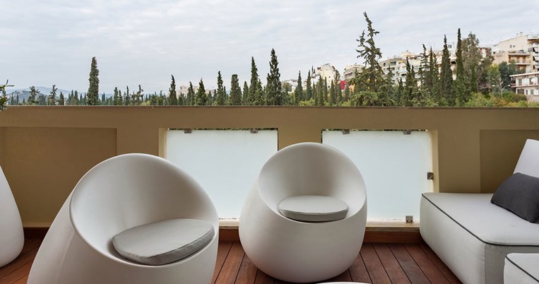 Η ιστορία συναντάει το μοντέρνο: Ανακαίνιση οροφοδιαμερίσματος στο Μετς με θέα την Ακρόπολη