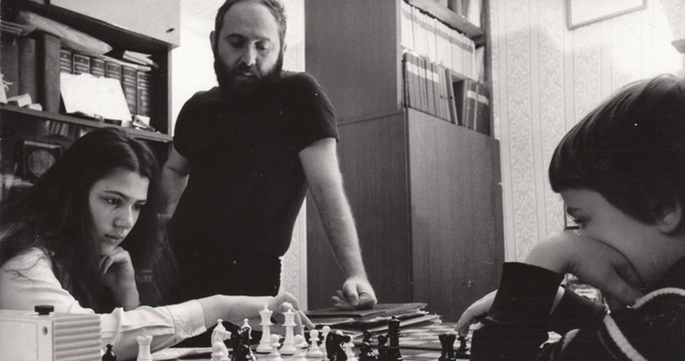Το πείραμα του Grandmaster: Όταν τρία μικρά κορίτσια κατατρόπωσαν ενήλικες άντρες στο σκάκι
