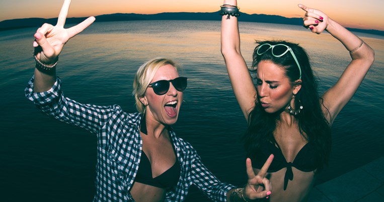 Να ζεις, να αγαπάς και να καυλώνεις