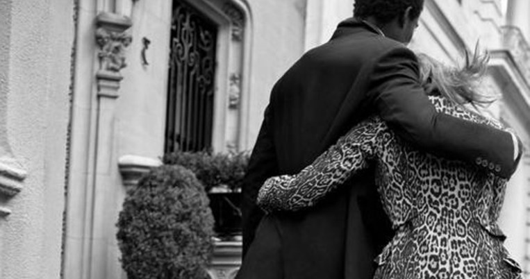 Είναι μόνο ένα: Η Carine Roitfeld αποκαλύπτει ποιο είναι το κλειδί για την απόλυτη γαλλική ομορφιά 