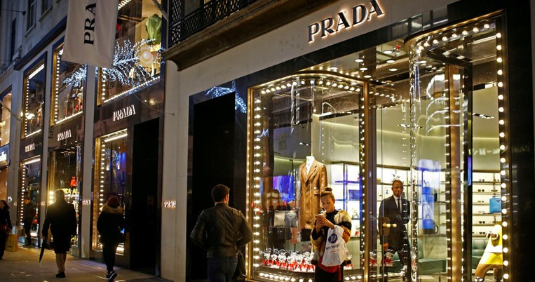 Ο οίκος Prada καταργεί τη χρήση γούνας. Σπουδαία νέα για το περιβάλλον