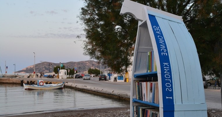 Νέες δανειστικές βιβλιοθήκες-έργα τέχνης τοποθετήθηκαν σε παραλίες της Κιμώλου. Πρωτοβουλία-έκπληξη