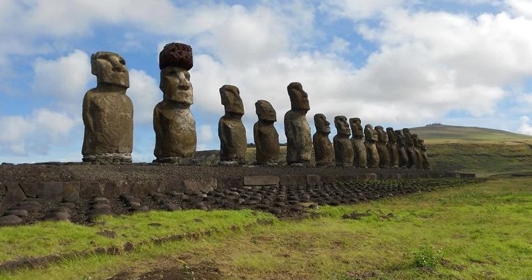 Tα πιο παράξενα αγάλματα στον κόσμο. Λύθηκε το μυστήριο με τα πέτρινα κεφάλια στο νησί του Πάσχα