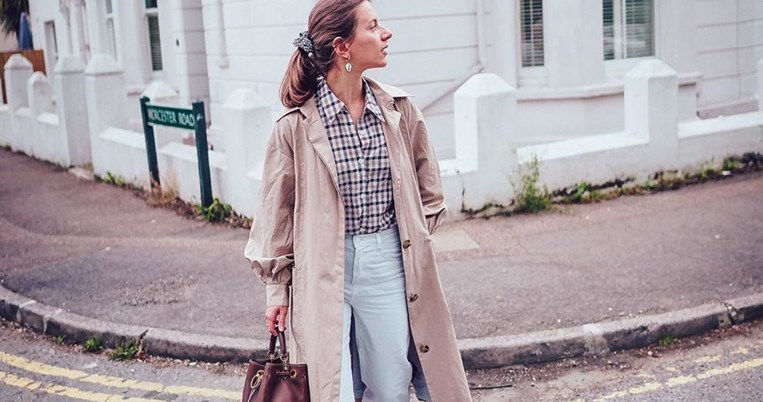 Αντίο, T-shirt: Βρήκαμε στην αγορά 5 τοπ που συνδυάζονται τέλεια με τζιν παντελόνι