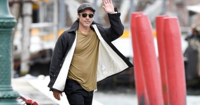 Η αλλόκοτη συμπεριφορά του Μπραντ Πιτ στη Βενετία έγινε viral στα social του πλανήτη