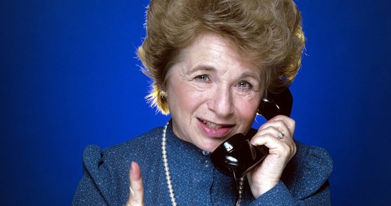 «Τα παντρεμένα ζευγάρια δεν έχουν ιδέα από σεξ». Η συναρπαστική ιστορία ζωής της Dr.Ruth