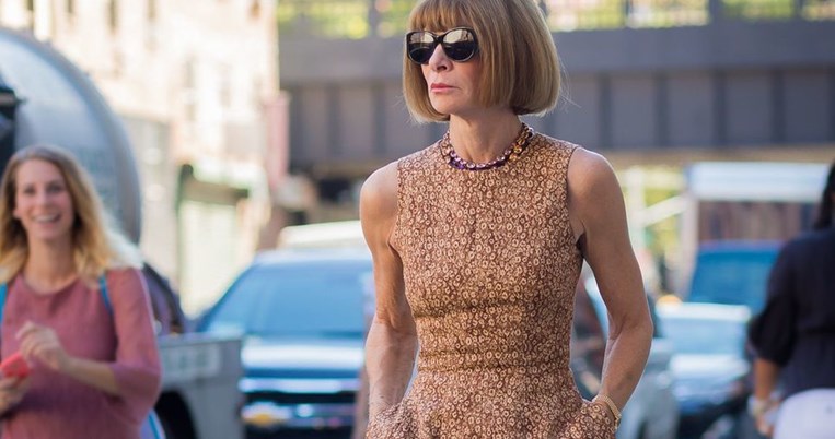 6 καλοκαιρινά τρεντ που έχουν την απόλυτη έγκριση της Άννα Γουίντορ. Και δύο που δεν την έχουν