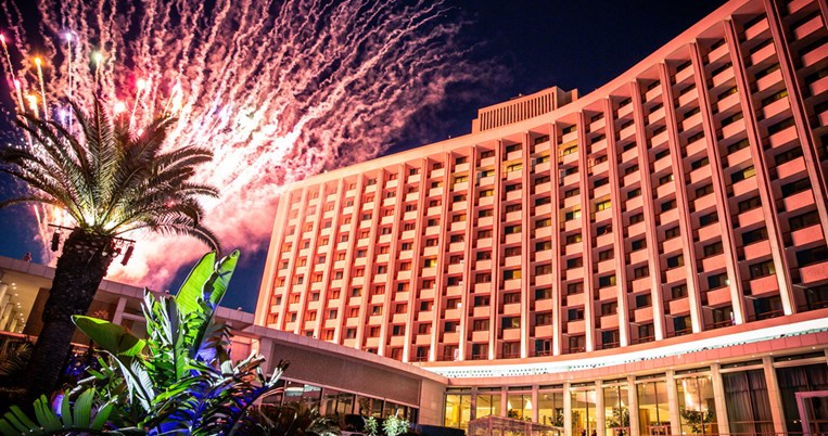 Φαντασμαγορία: Το πάρτι του Hilton για τον έναν αιώνα ζωής του 