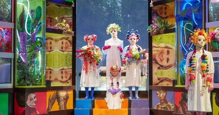 Το υπέροχο, ντεμπούτο μυθιστόρημα Αυτόχειρες Παρθένοι του Τζέφρυ Ευγενίδη στο Φεστιβάλ Αθηνών