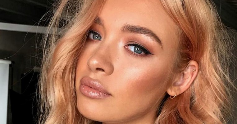 Το «άλλο» ξανθό: Η πιο cool απόχρωση στα μαλλιά, που χαρίζει λάμψη και ζεστασιά στο πρόσωπο