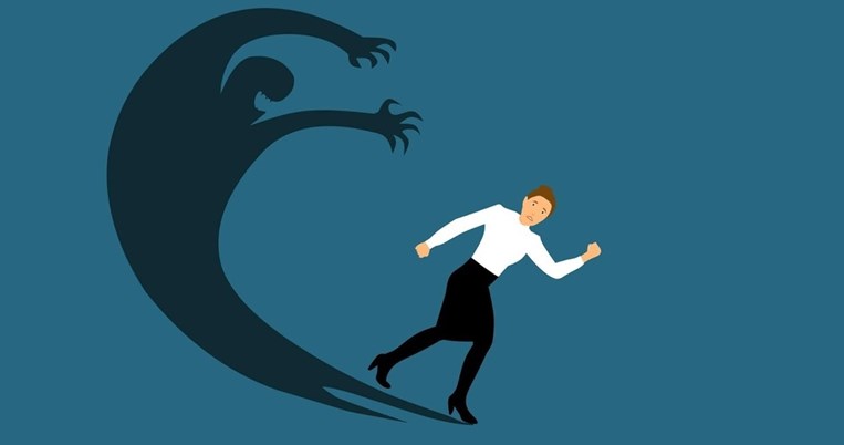 «Δε σταμάτησαν ποτέ να με κυνηγάνε οι φλόγες»: Το μετατραυματικό στρες από την πυρκαγιά στο Μάτι