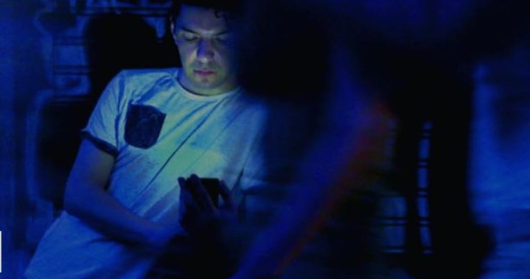 «Η κοινωνία δε με χωράει αλλά με χωράει το μικρό μου μαύρο φόρεμα»: Ένα βιβλίο για τον Ζακ 