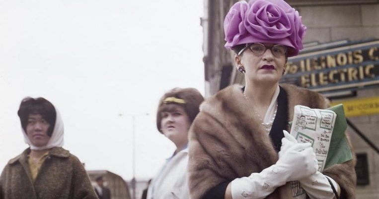 Άγνωστες έγχρωμες φωτογραφίες της Βίβιαν Μάιερ στο φως. Η Νέα Υόρκη όπως δεν την έχουμε ξαναδεί