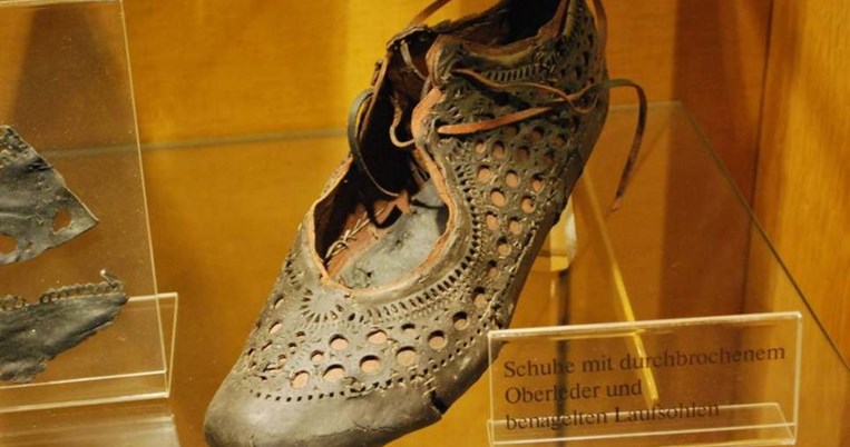 Το αρχαιότερο παπούτσι στην ιστορία ανακαλύφθηκε σε πηγάδι. Είναι υπέρκομψο και made in Italy