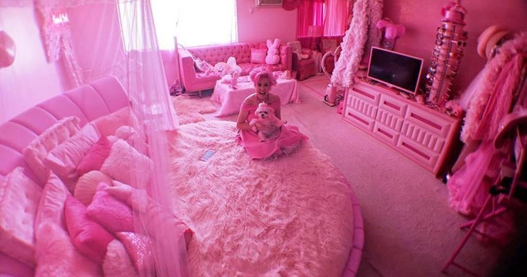 Έντεκα σπίτια από άλλο πλανήτη. Υπερβολή που αγγίζει τα όρια της παράνοιας