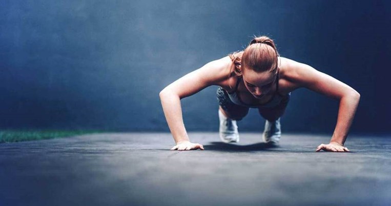 Ξεκίνησα να κάνω 50 burpees την ημέρα και το σώμα μου άλλαξε σχήμα μέσα σε έναν μήνα