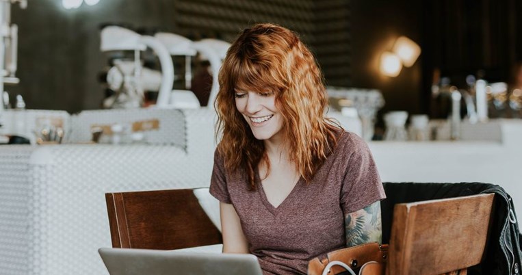 Πώς το να δουλεύουμε μόνο 4 ημέρες την εβδομάδα συνδέεται άμεσα με έναν πιο καθαρό πλανήτη