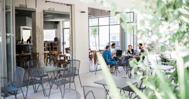 Πήγαμε στο ΦΙΤΑ στον Νέο Κόσμο και αποφασίσαμε ότι θα γίνει το νέο στέκι μας για φαγητό  