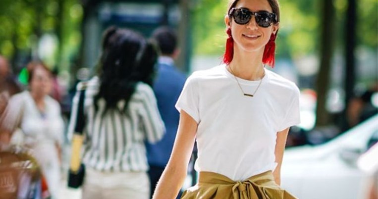 Όλες οι γυναίκες σπεύδουν να ανταλλάξουν τα T-Shirt τους με αυτά τα tank top για το καλοκαίρι  