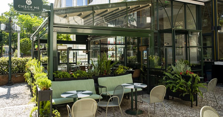 Μια τυχαία συνάντηση στην Κηφισιά που κράτησε δυο ώρες - όσο να πιούμε ένα μπουκάλι κρασί  