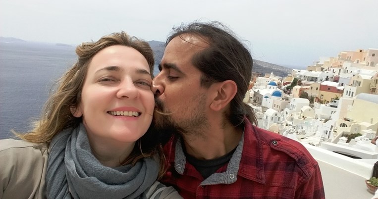 Ο Αμερικανός Ντάμιεν Καστανέντα έκλεισε ένα χρόνο ζωής στην Αθήνα και γράφει τα συν και τα πλην 