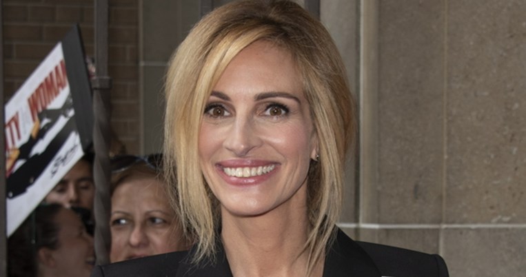 Λαμπερό πρόσωπο: Η Τζούλια Ρόμπερτς λατρεύει ένα προϊόν που έχουμε όλοι στην κουζίνα μας