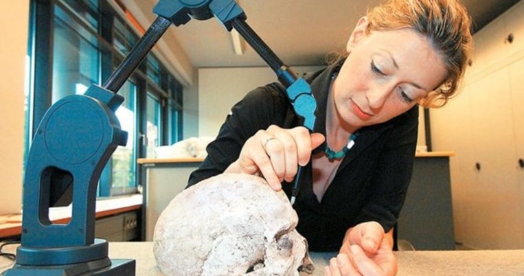 Δύο Ελληνίδες ερευνήτριες «έλυσαν» υπόθεση φόνου που έγινε πριν από 33.000 χρόνια