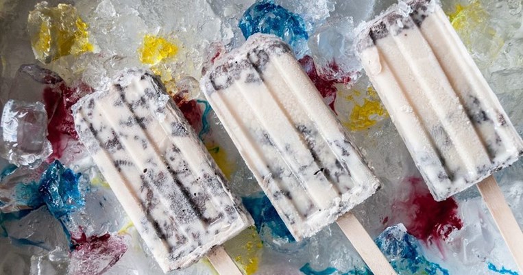 Popsicles με μπισκότα του Άκη Πετρετζίκη. Τραγανά, δροσερά, χωρίς παγωτομηχανή
