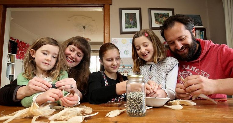 Πηγή έμπνευσης: Η πενταμελής οικογένεια που εδώ και δύο χρόνια δεν παράγει καθόλου σκουπίδια