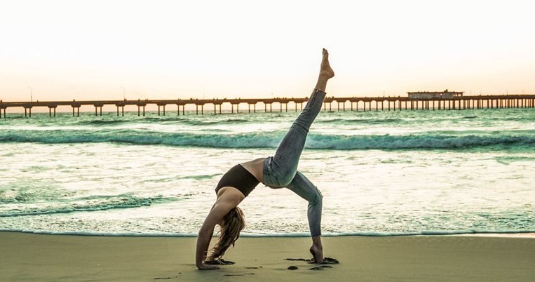 Για να αποκτήσετε επίπεδο στομάχι κάντε αυτή την άσκηση καθημερινά για 5'. Ρουφάει την κοιλίτσα
