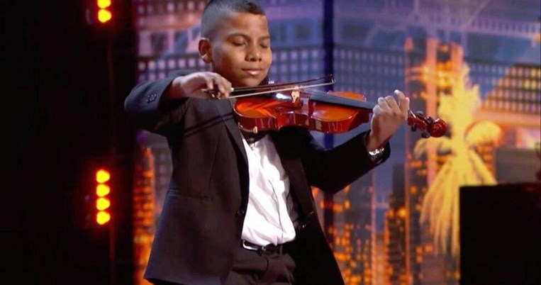 Ο 11χρονος βιολιστής που έπαθε λευχαιμία και έπεσε θύμα μπούλινγκ. Η μουσική του έσωσε τη ζωή