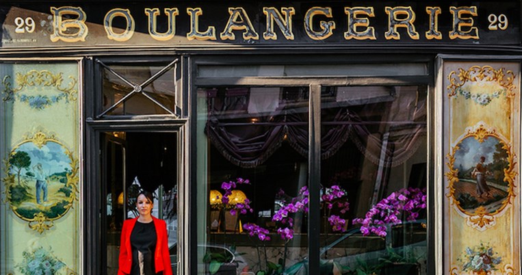 «Από εδώ αγόραζε ψωμί ο Ουγκώ»: Οι ομορφότερες ρετρό προσόψεις του Παρισιού και η ιστορία τους