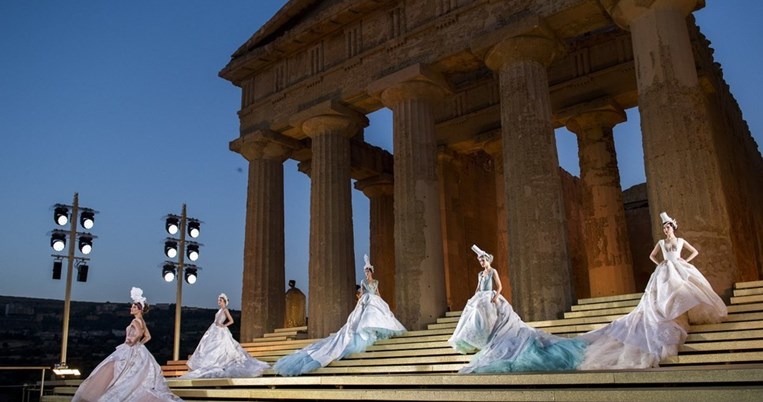 Επίκληση στο Δωδεκάθεο: Φόρος τιμής στη αρχαία Ελλάδα το φαντασμαγορικό σόου των Dolce & Gabbana 