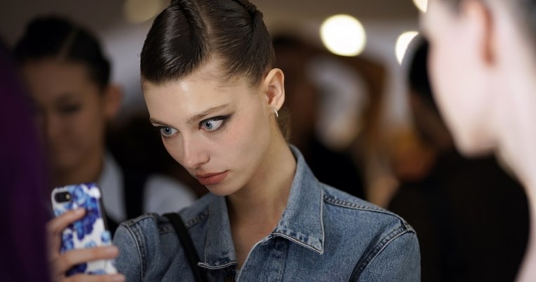 Επικίνδυνοι μύθοι: Δερματολόγος αποκαλύπτει τα λάθη που κάνουμε όλες στον καθαρισμό προσώπου