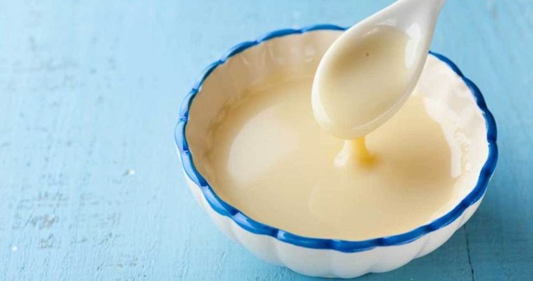 Κάτι εκπληκτικό θα γίνει εάν ανακατέψεις ζαχαρούχο γάλα με καφέ: Η viral συνταγή του καλοκαιριού 