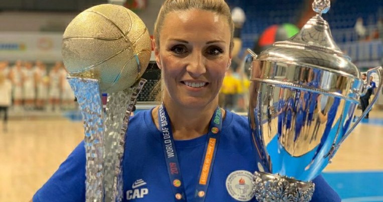 «Μαμά τι ωραίο τρίποντο έβαλες»: Στάλα Κοτσιρέα της Παγκόσμιας Πρωταθλήτριας Εθνικής Κωφών Γυναικών
