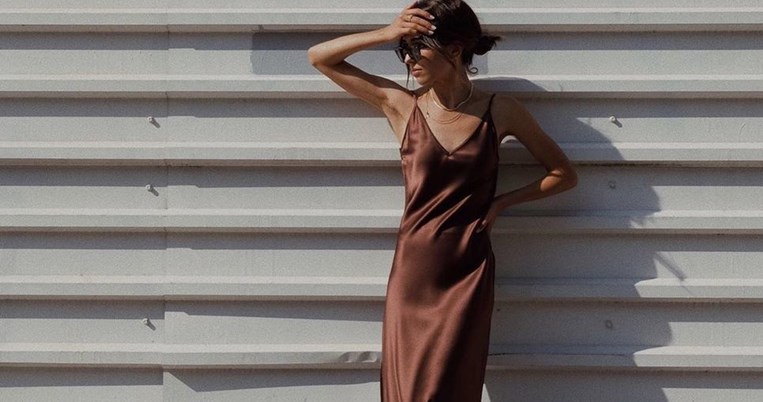 Πώς θα ντυθείς μόλις σε 30'': Πιο γρήγορο, κομψό και δροσερό καλοκαιρινό λουκ απ' αυτό δεν υπάρχει