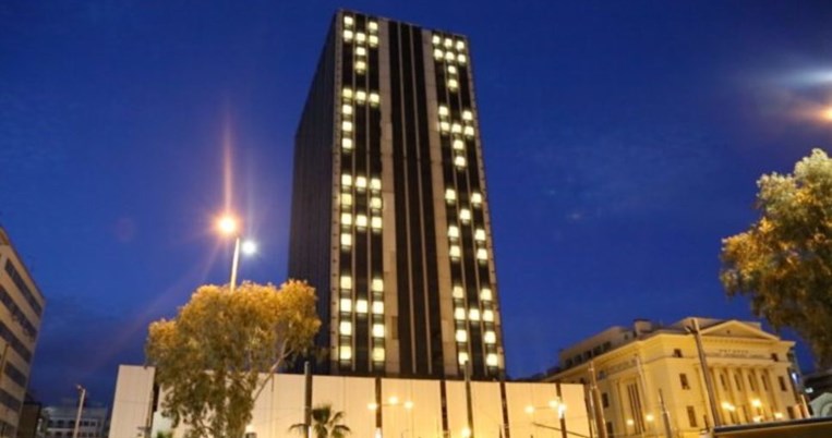 «Υγρή Ψυχή»: Το μήνυμα που θα δει ο τουρίστας στον «καταραμένο πύργο» μόλις φτάσει στον Πειραιά 